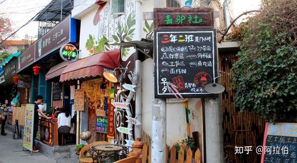 QQ最新版本的探索之旅，小巷特色小店与你同行！
